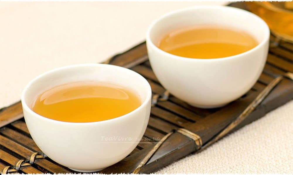 yellow tea liquid