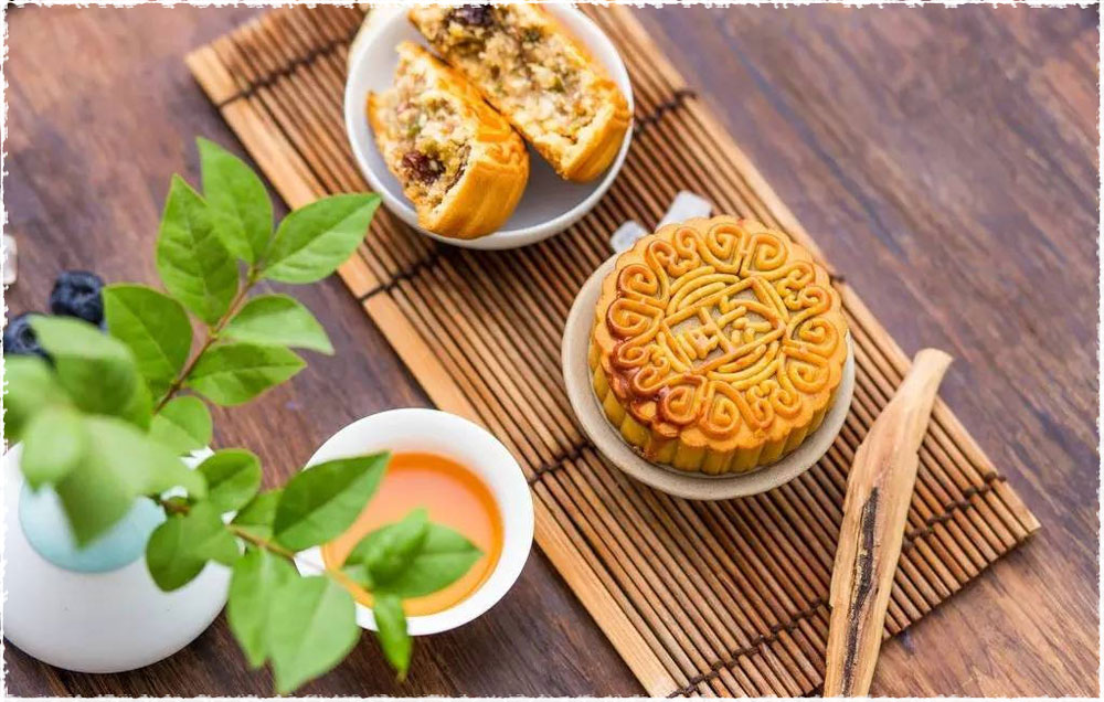 tea with mooncake