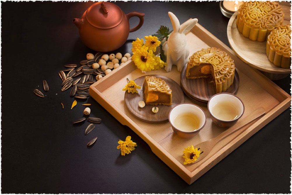 tea with mooncake