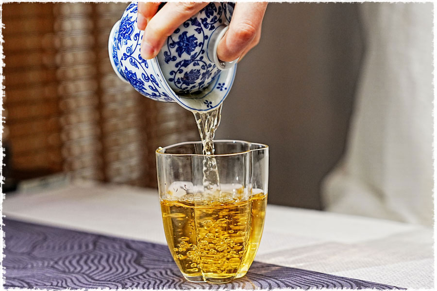 pouring white tea