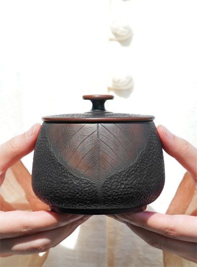 Hammered Pattern Jianshui Zitao Pottery Tea Caddy