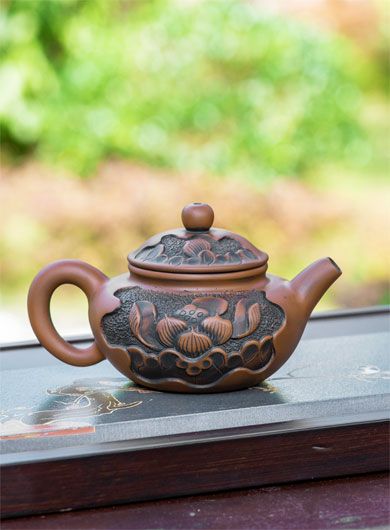 Handmade Jianshui Zitao Pottery Teapot – Lotus Fanggu