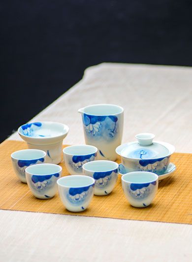 Chinese Porcelain Gongfu Tea Set with Hand-painted Pattern
