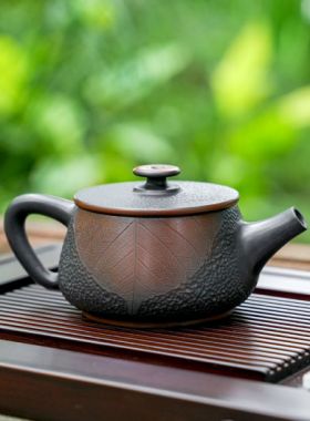 Handmade Jianshui Zitao Pottery Teapot – Hammered Pattern Shi Piao