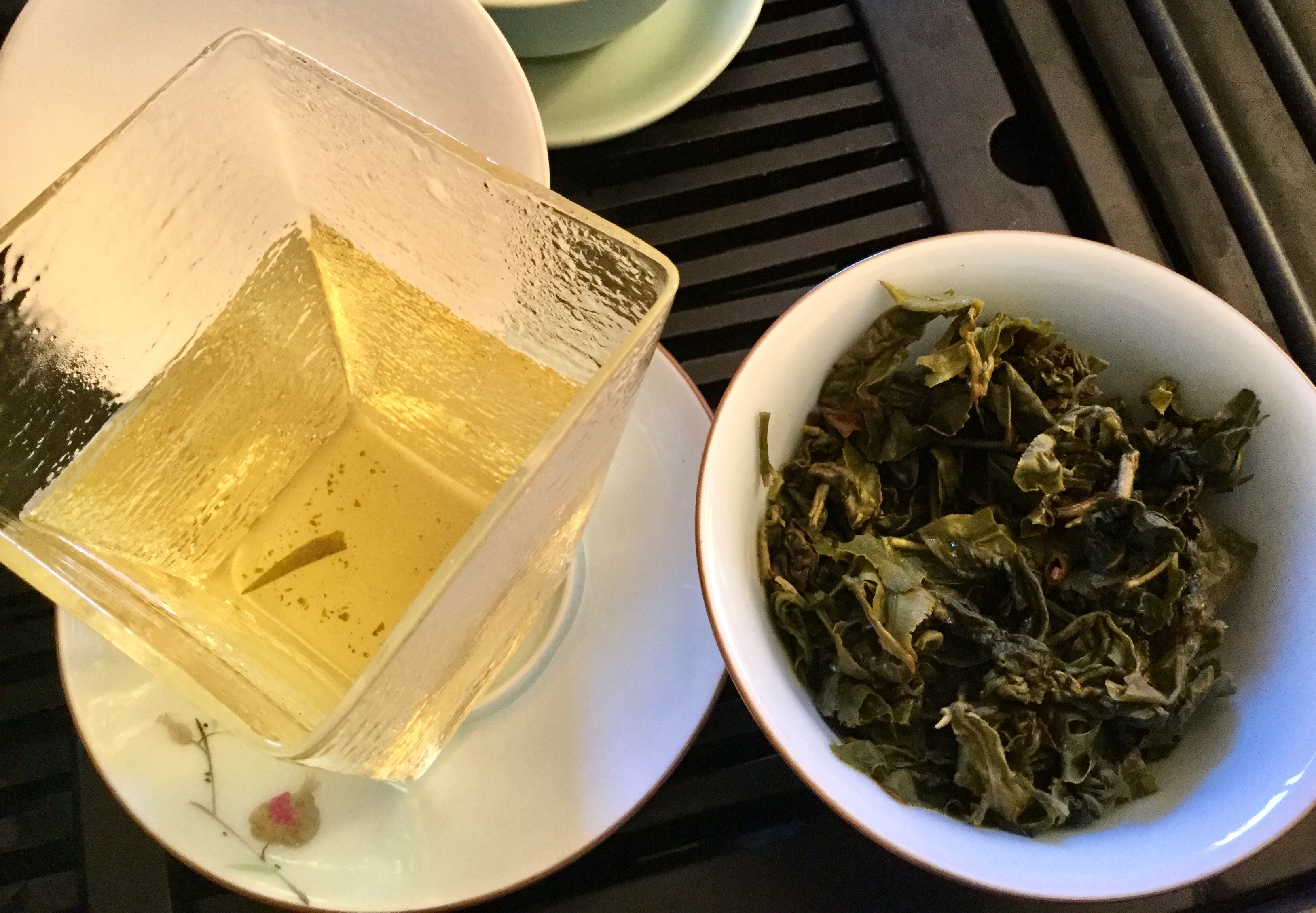 ☆珍品☆超高級茶☆奶白茶Milk white tea Nestle Bear Brand Gold Milk Mixed With White Tea 140ml Pack